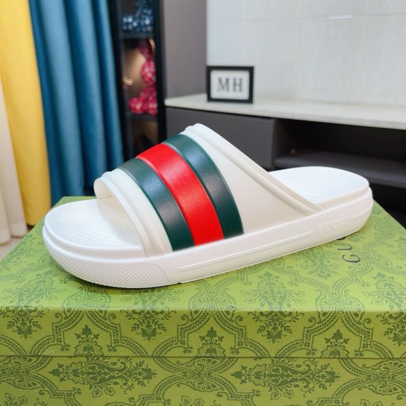 G*u*i slippers